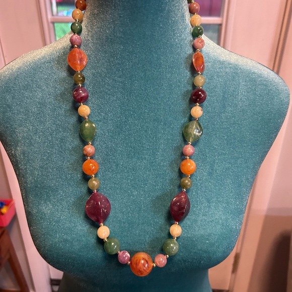 Vintage Lucite Beaded Necklace - Picture 2 of 3